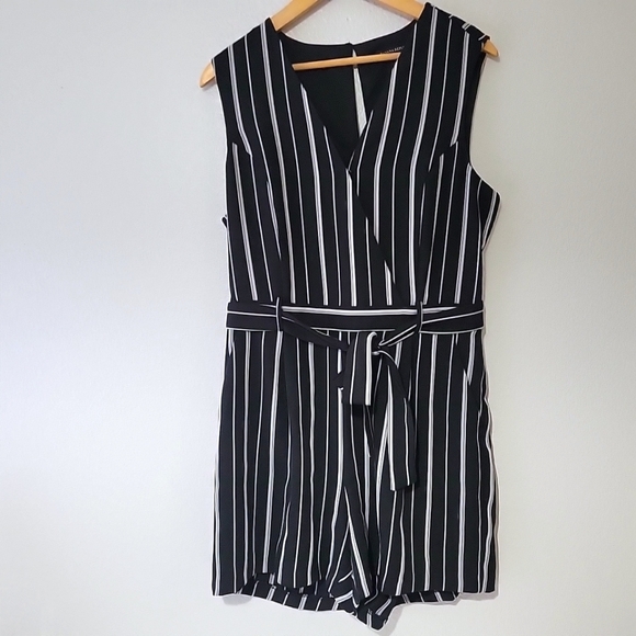 Banana Republic Sleeveless Striped Romper with Waist Tie-Up Size 12 - Picture 4 of 11